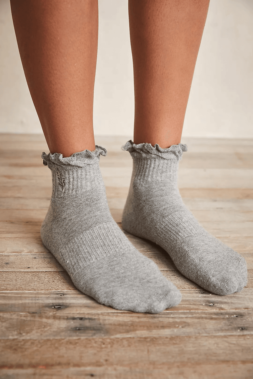 Heather gray crew socks with ruffled cuff