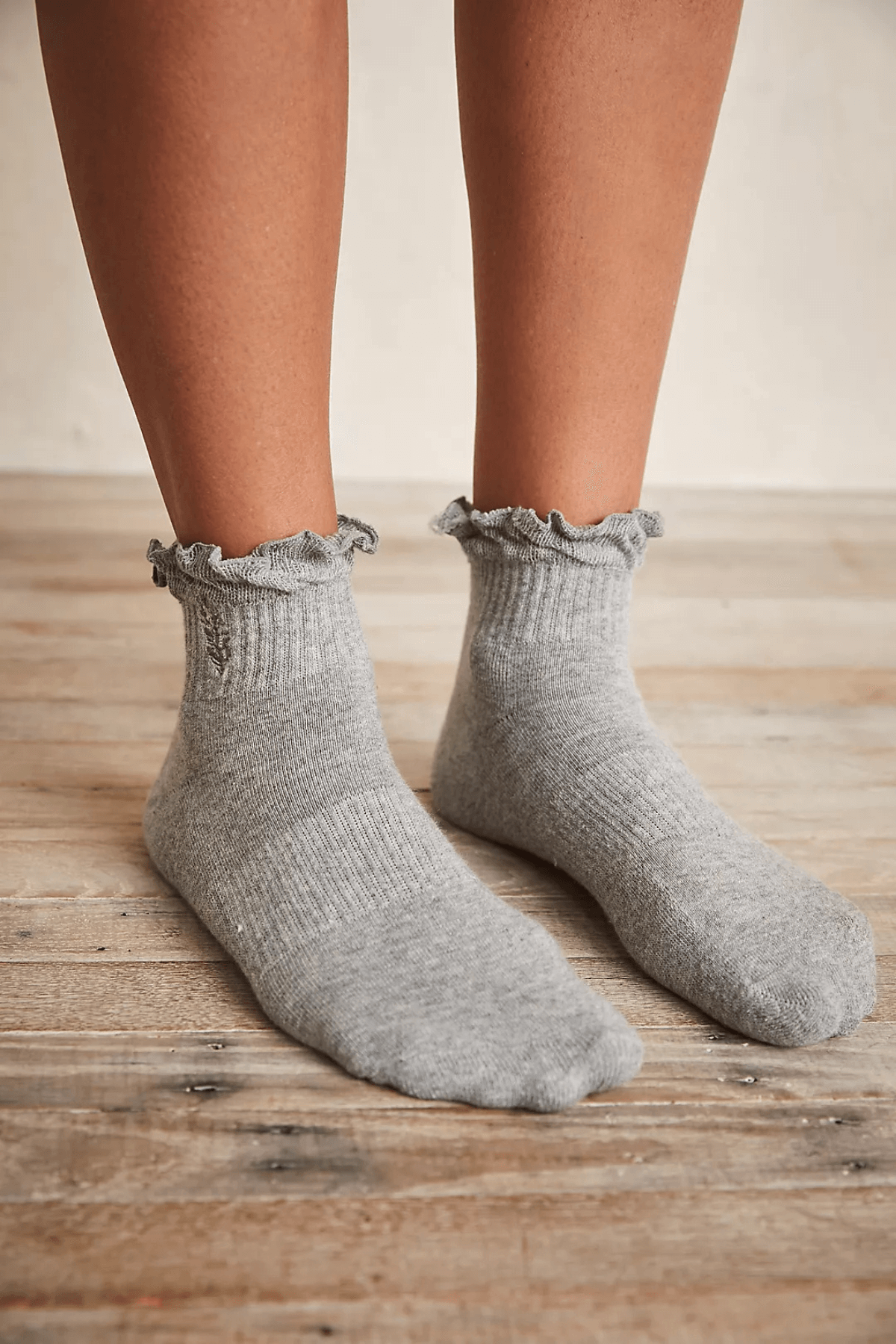Heather gray crew socks with ruffled cuff