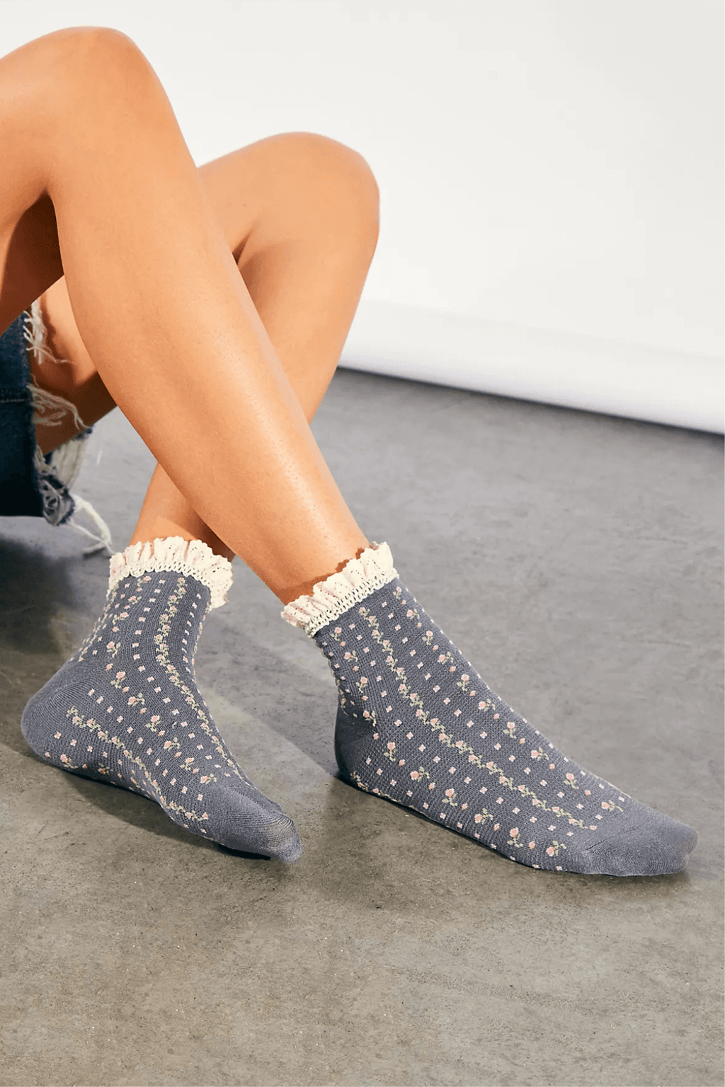 Slate-blue ankle socks with tiny multicolor speckle pattern and ruffled cuff