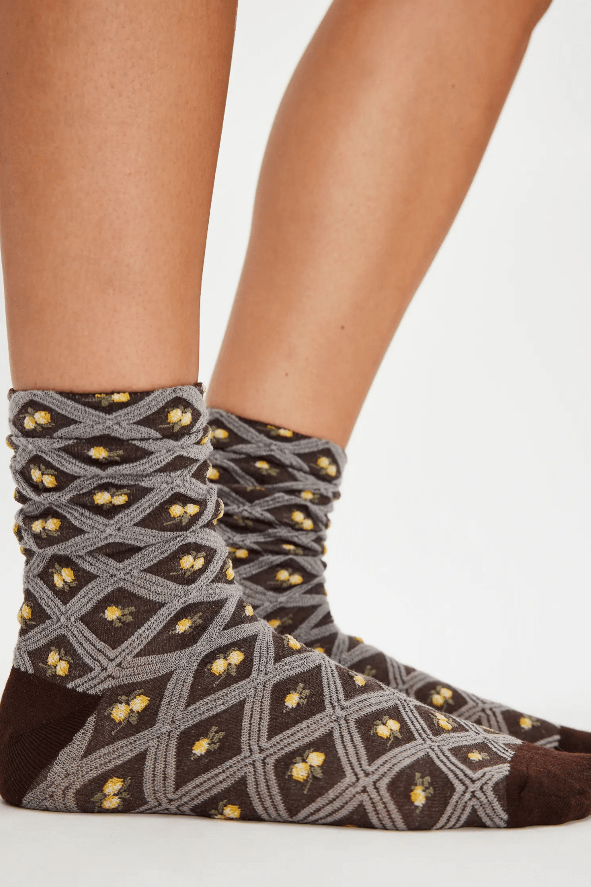 Floral jacquard trouser socks, dark brown with yellow diamond pattern