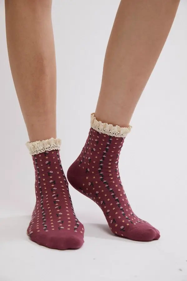 Burgundy ankle socks with small dot-and-floral speckle print and ruffled cuff