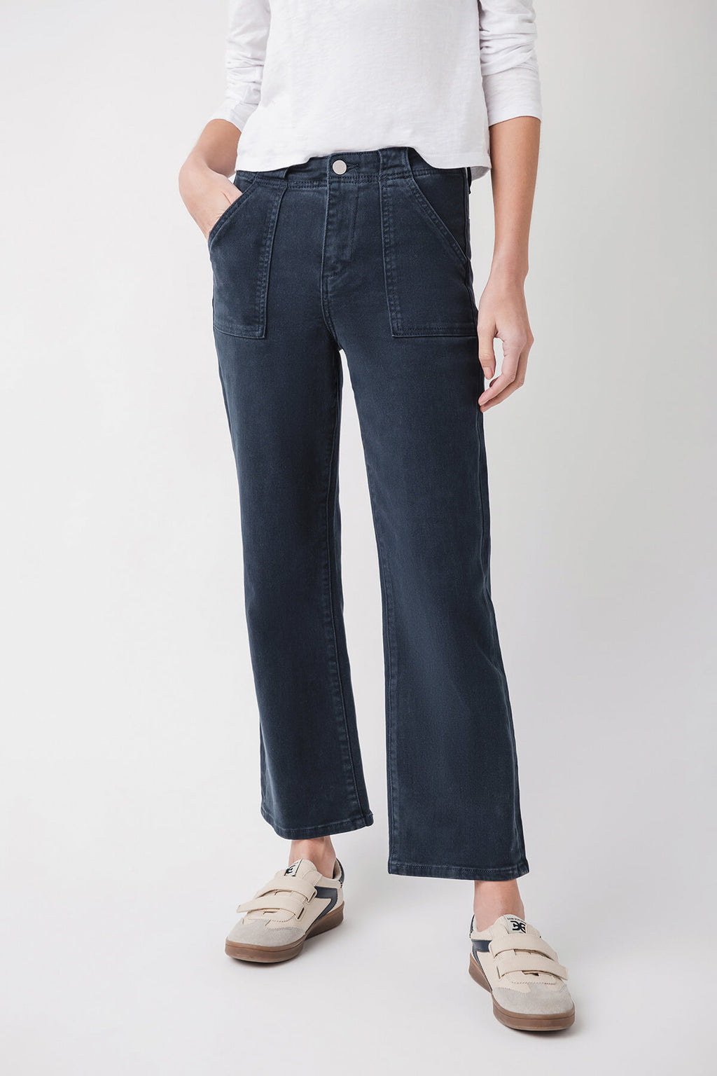 Ankle flare jeans in dark blue with belt loops, button closure, and straight wide legs
