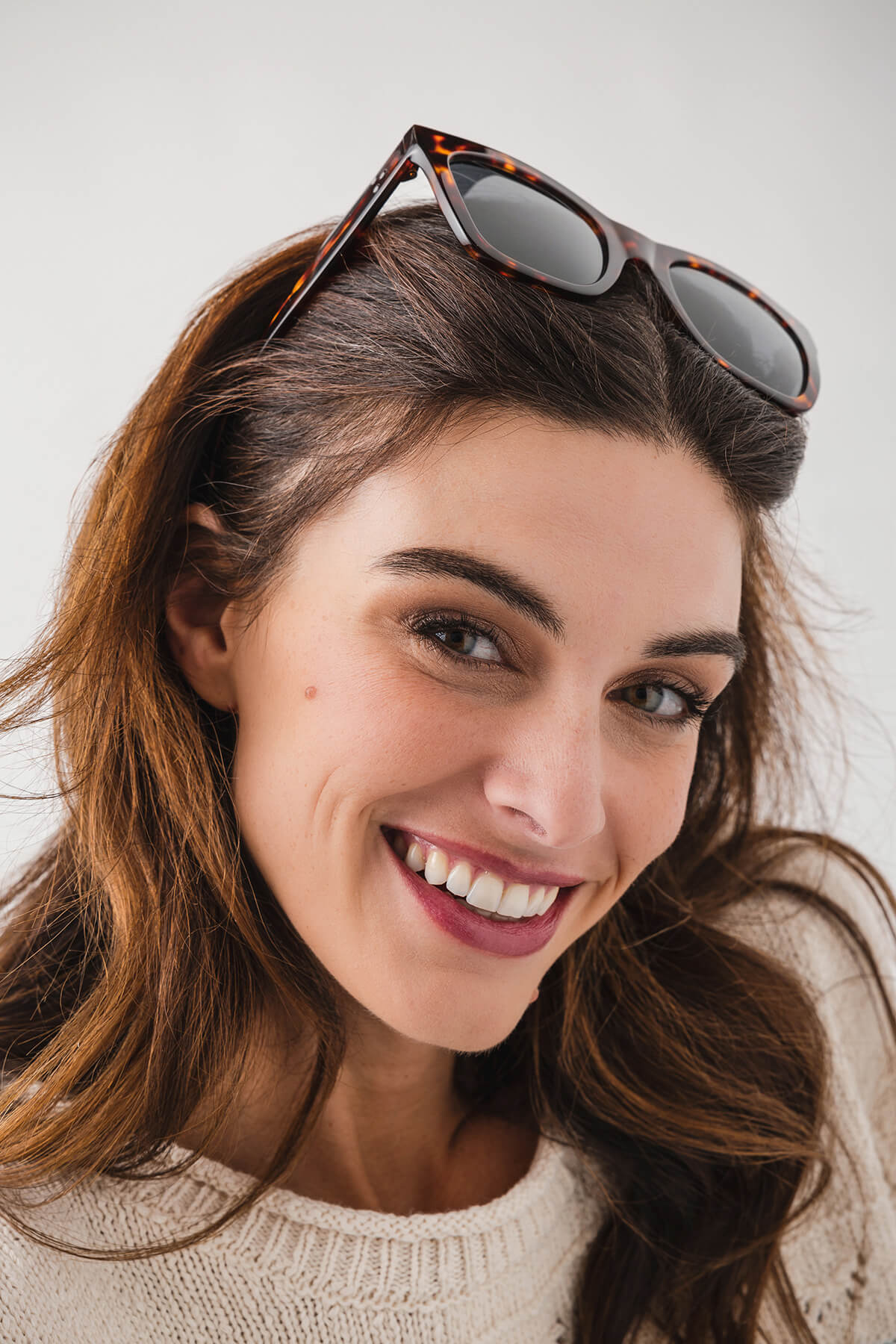 Tortoise polarized sunglasses with dark lenses, cat-eye style