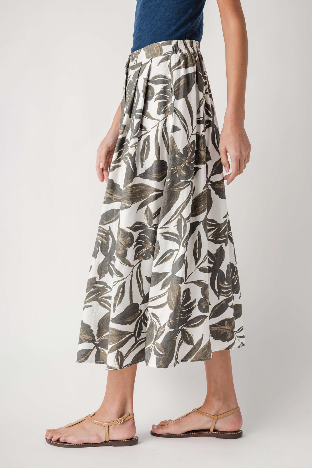 Leaf-print midi skirt with elastic waistband, olive and cream, side view