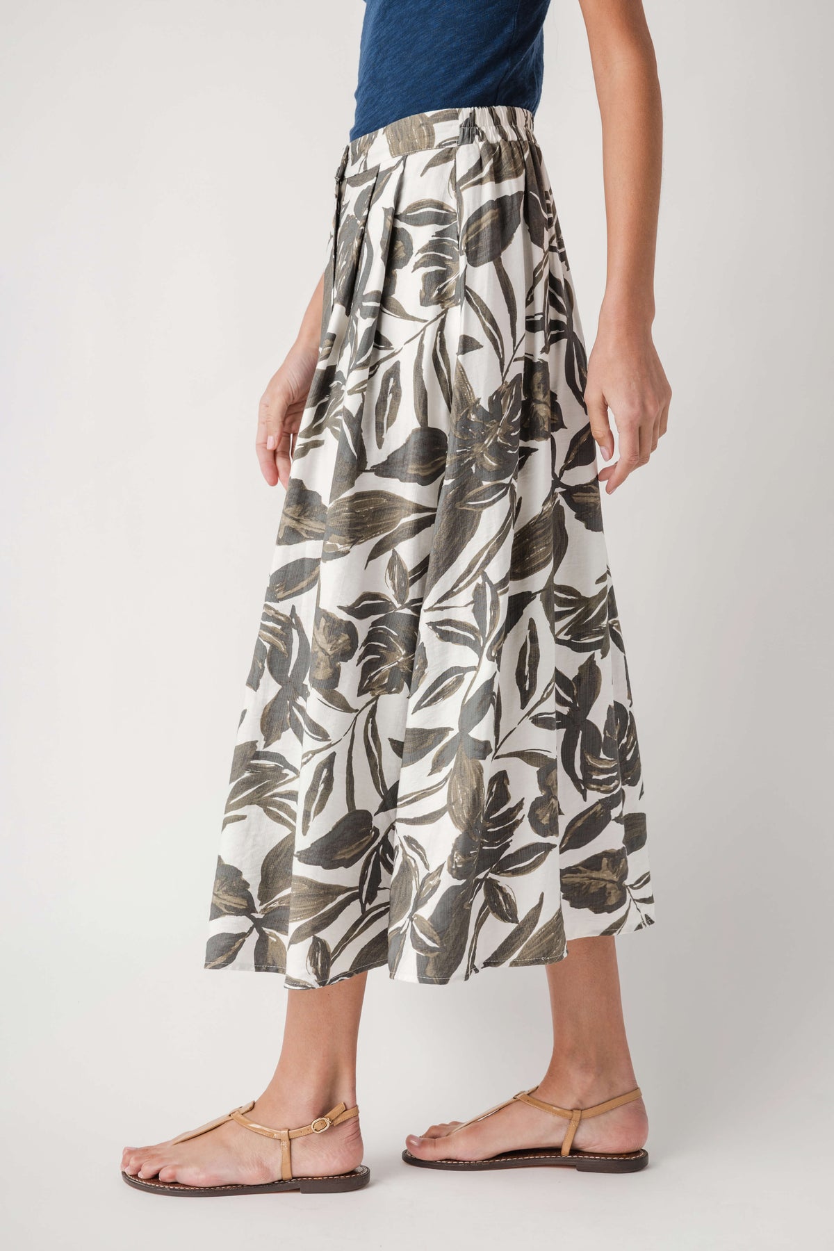 Leaf-print midi skirt with elastic waistband, olive and cream, side view