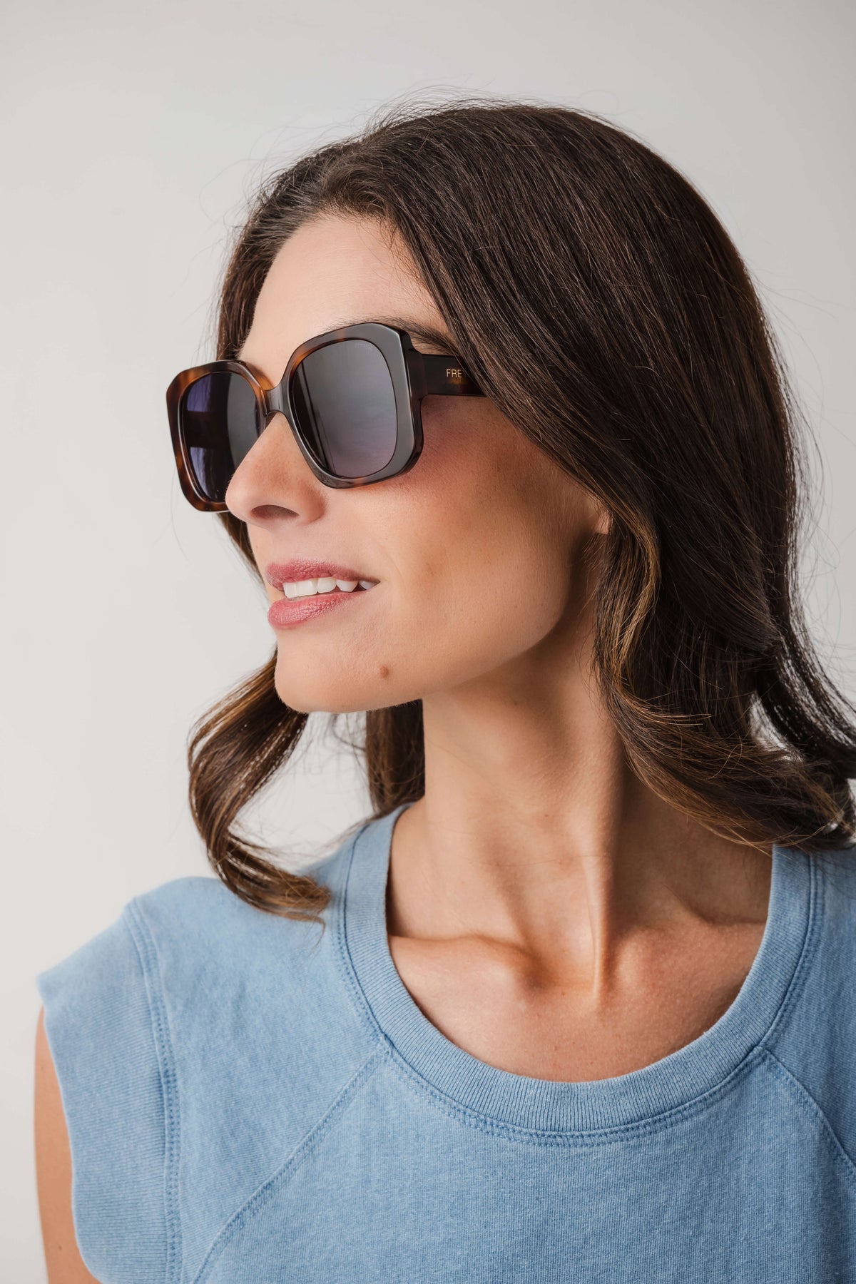 Brown tortoise sunglasses with dark lenses, square oversized frame