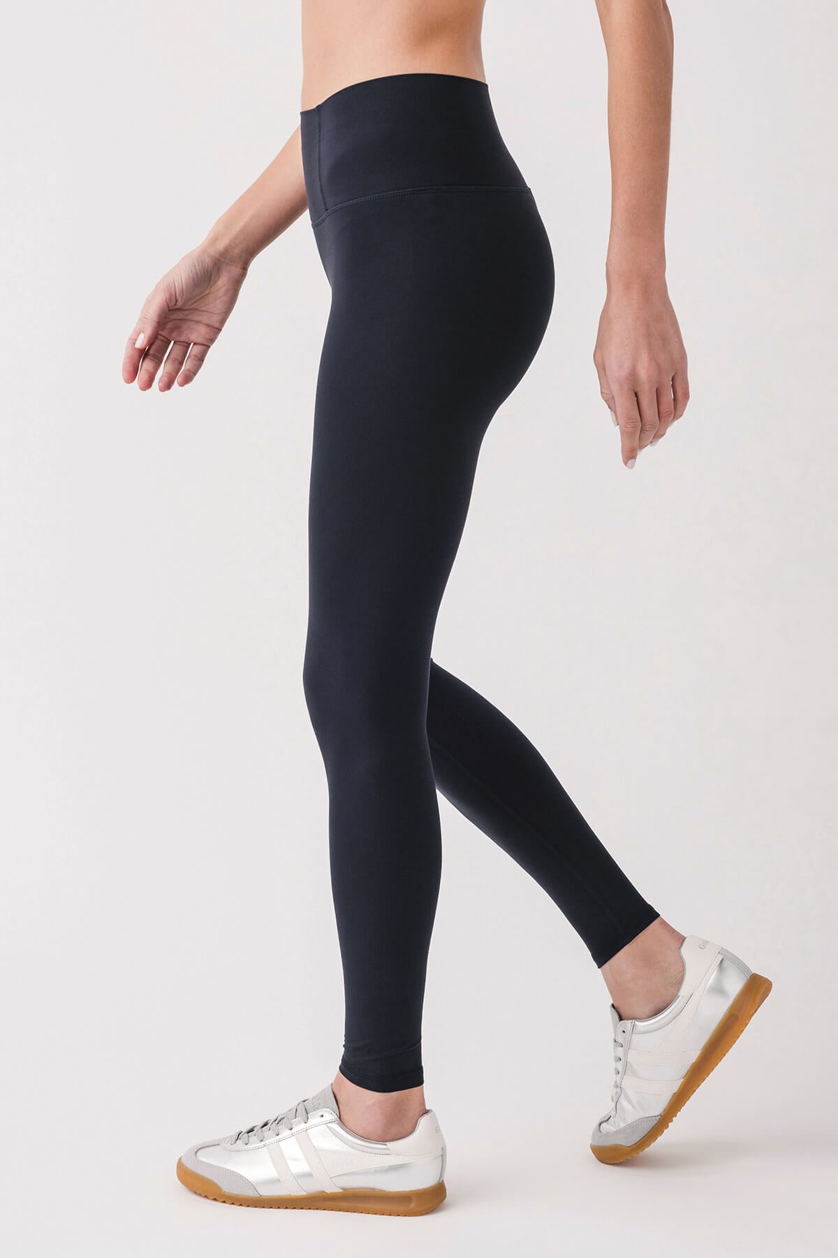 Black fitted leggings with high waist and ankle cuffs