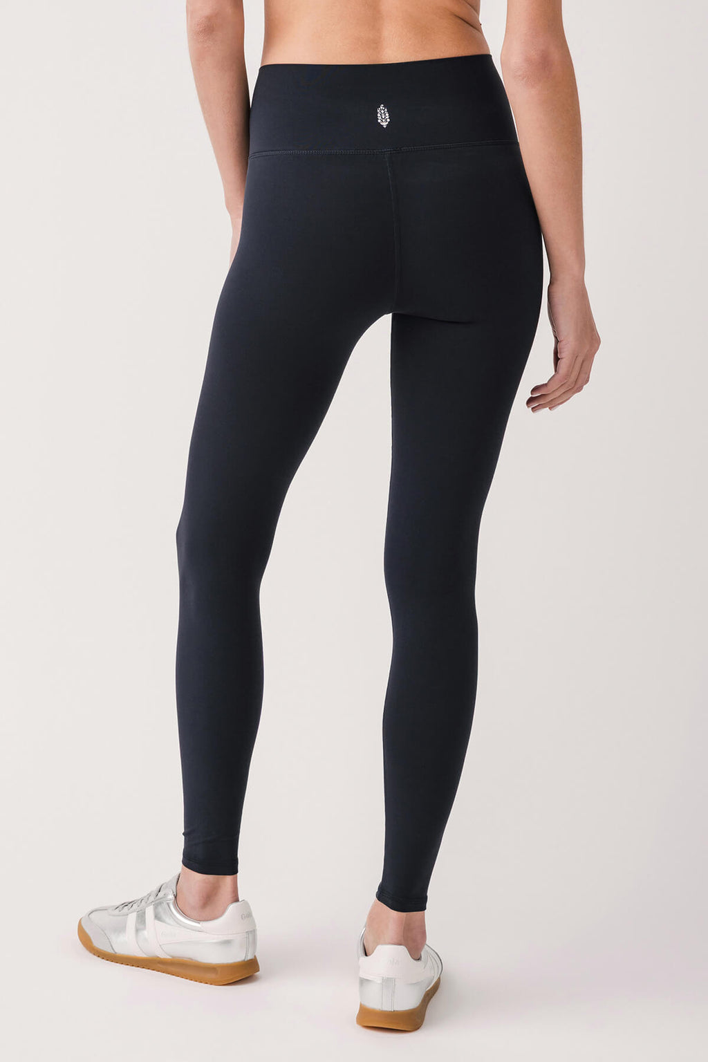 Black high-waist leggings, slim fit, ankle length