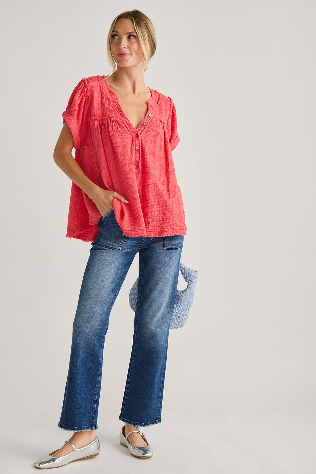 Ankle flare jeans in medium blue with distressed hem and 5-pocket denim design