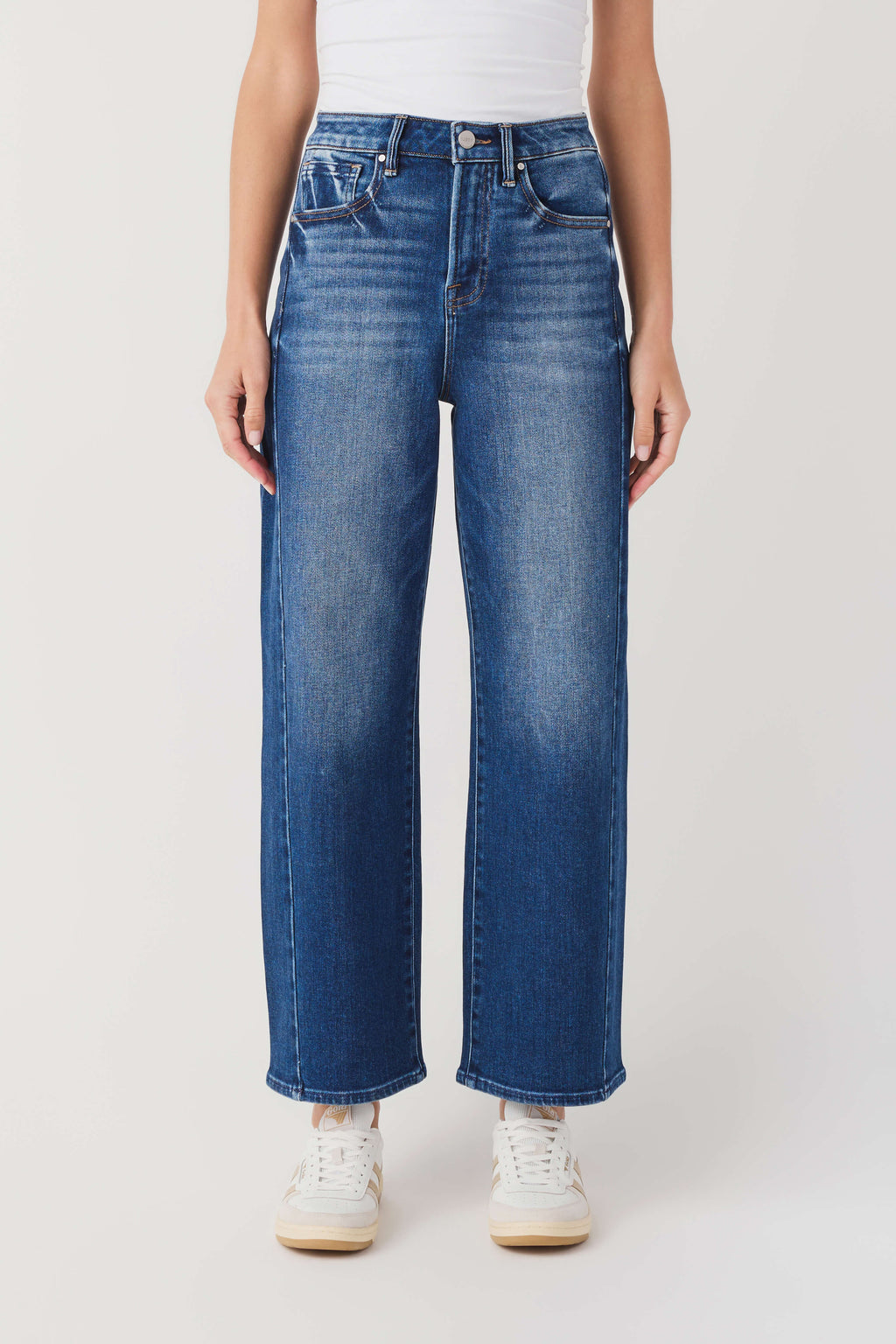 High-rise barrel jeans, blue denim with back patch pockets and belt loops