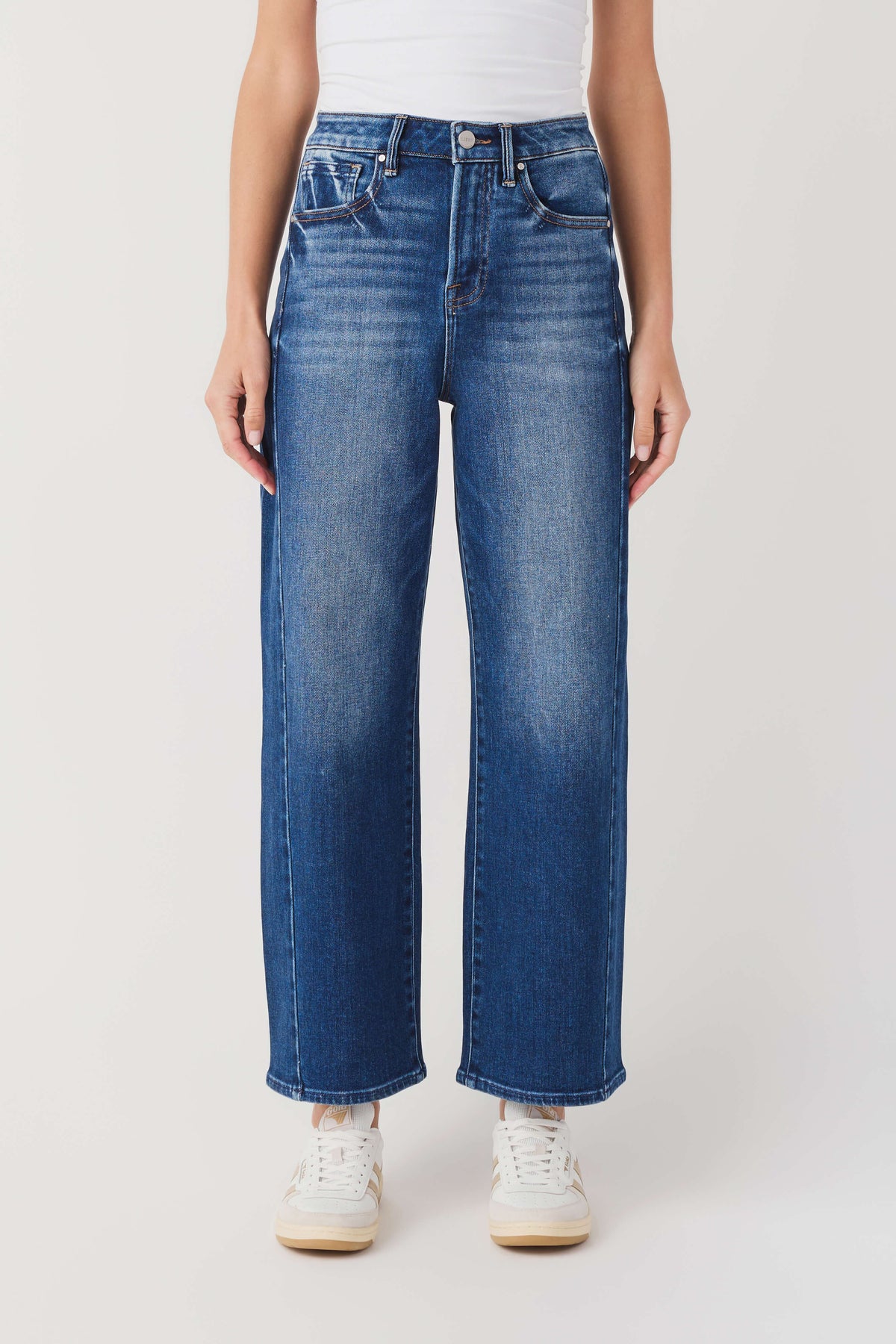 High-rise barrel jeans, blue denim with back patch pockets and belt loops