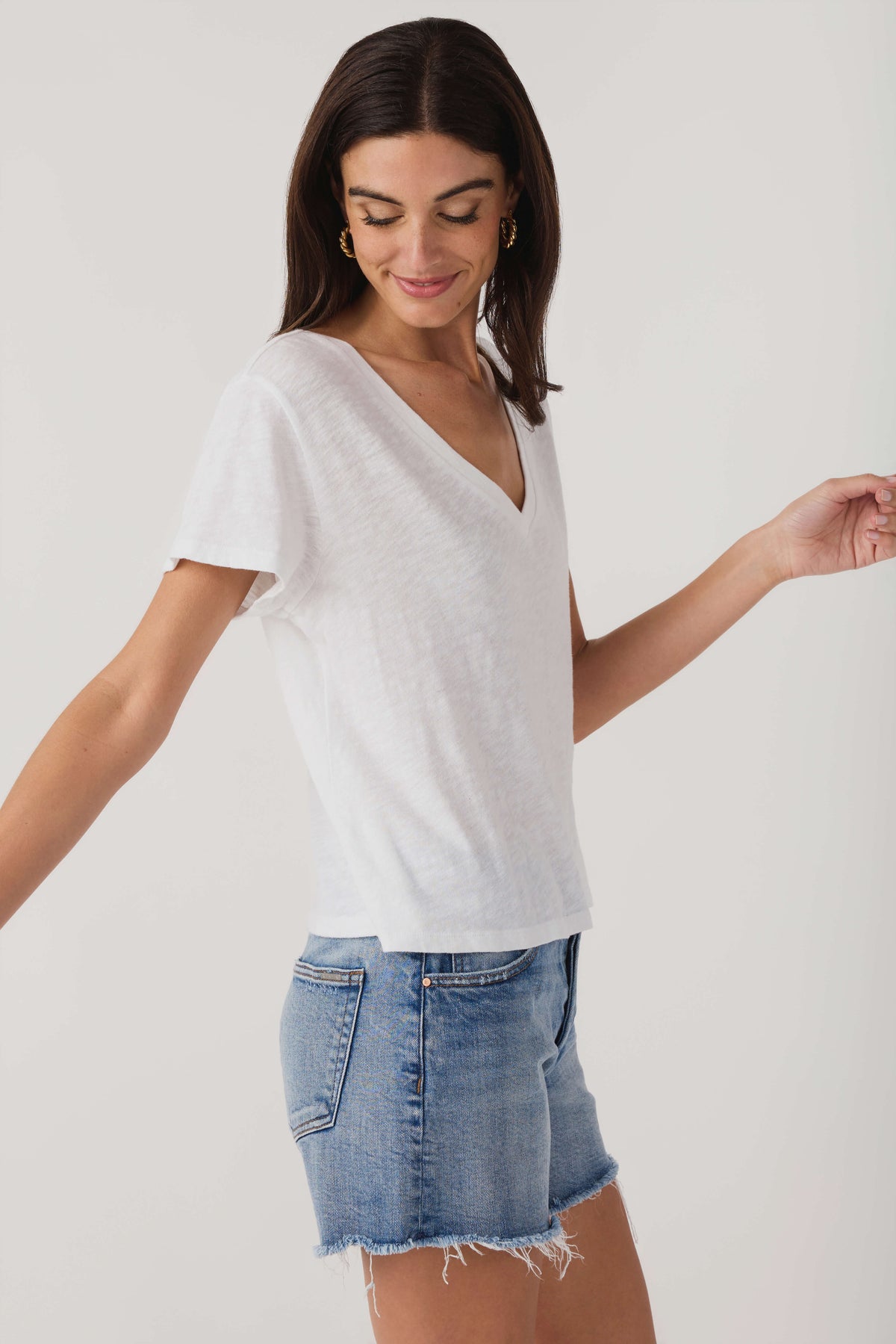 White V-neck short-sleeve tee with side drape and straight hem