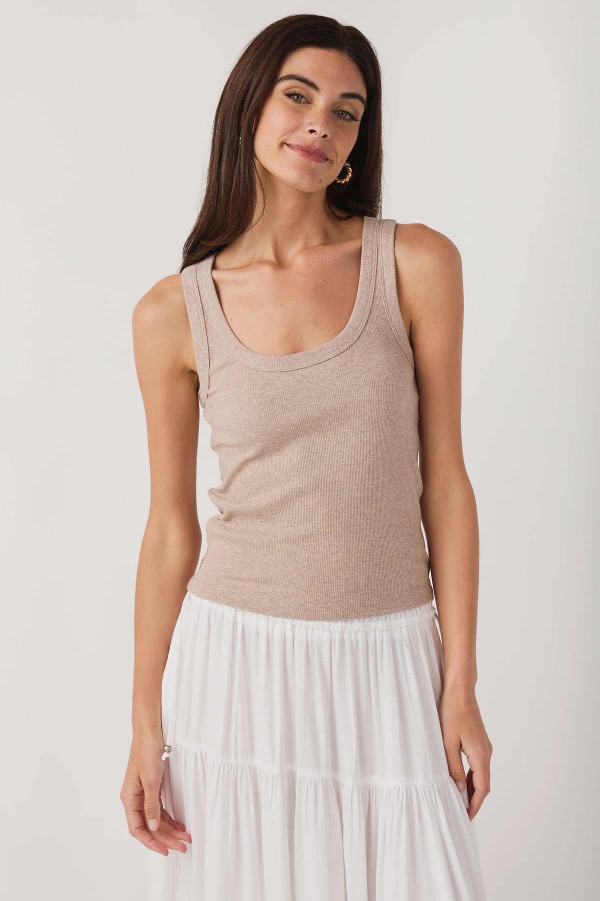 Heather ash scoop-neck sleeveless knit tank top with straight hem