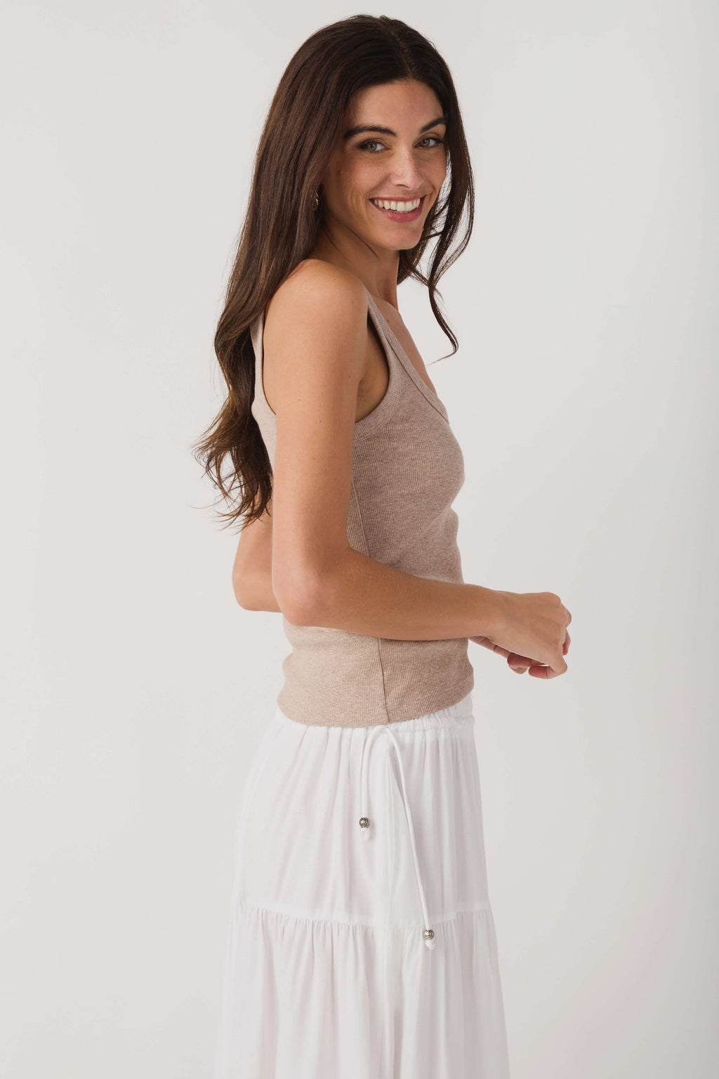 Heather ash scoop-neck knit tank top with sleeveless silhouette