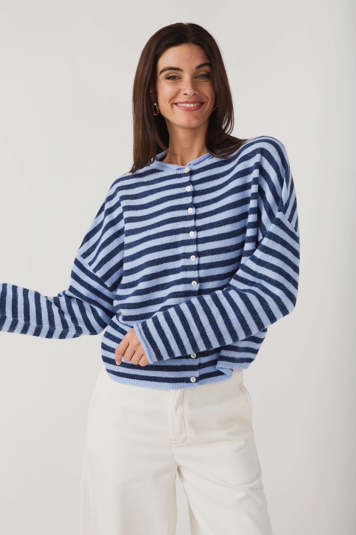Striped button cardigan with relaxed long sleeves and crew neck in blue and white