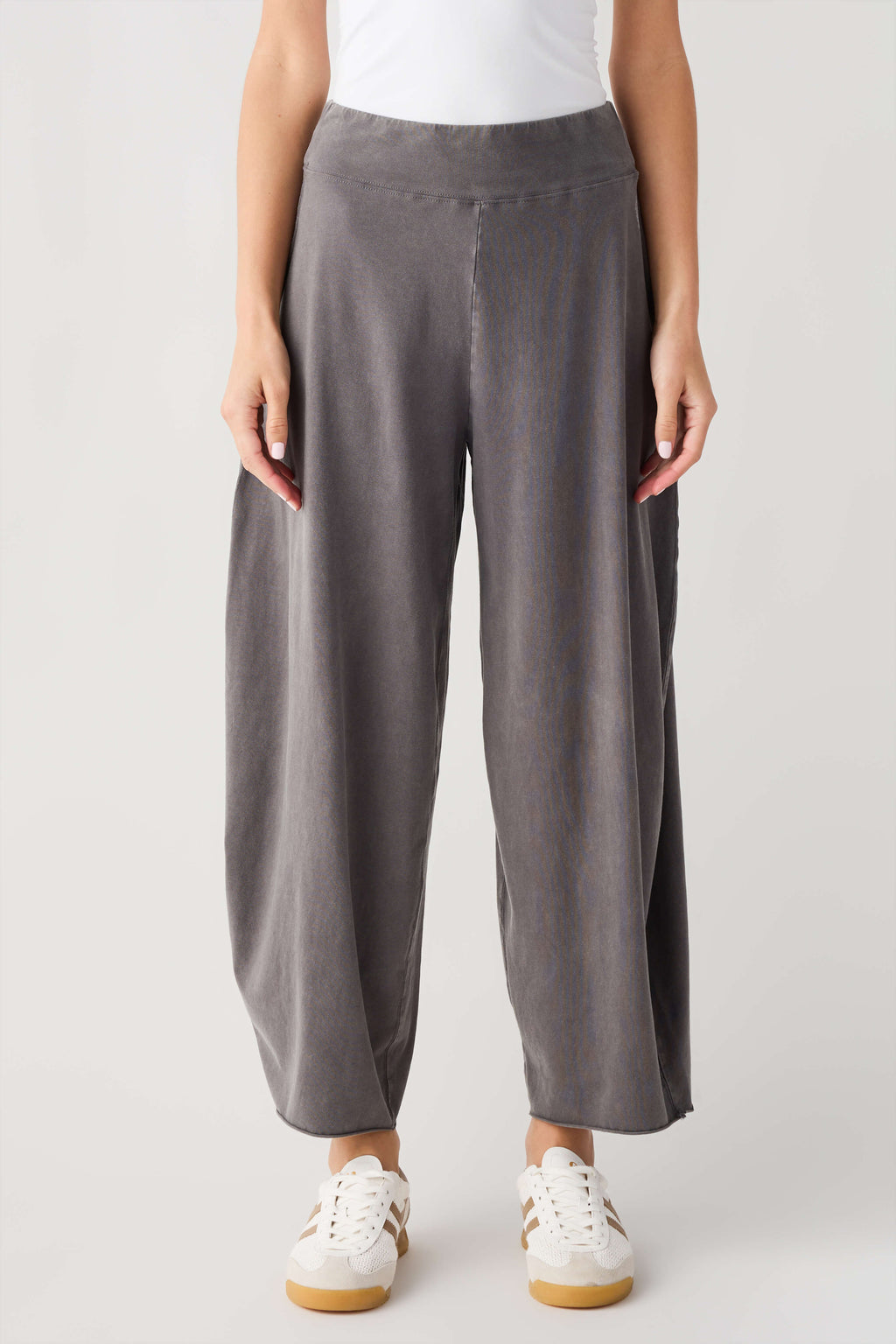 Women’s dark gray wide-leg easy pants with elastic waistband and side pockets