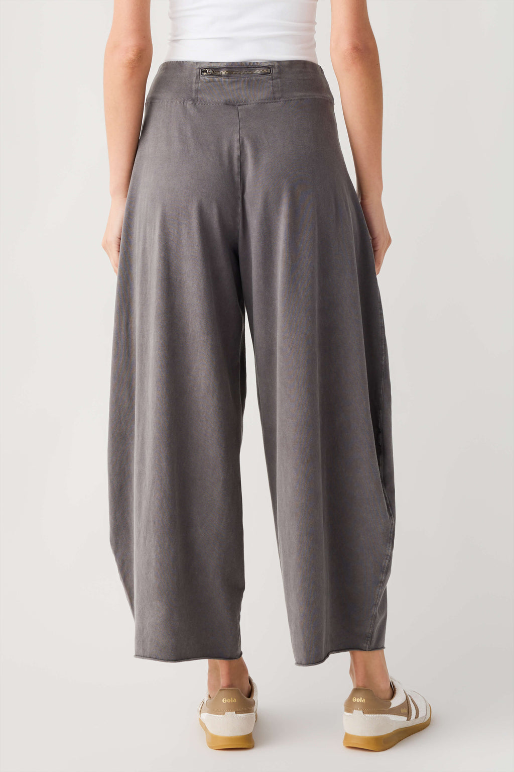 Women’s dark gray wide-leg easy pants with front pleats and relaxed drape