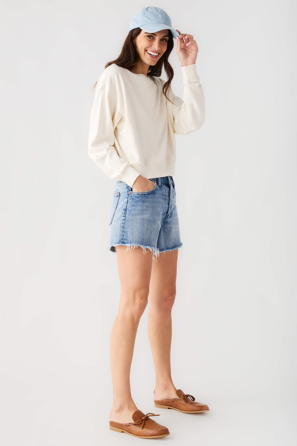 Cloud crewneck sweatshirt with long sleeves and ribbed cuffs, relaxed fit