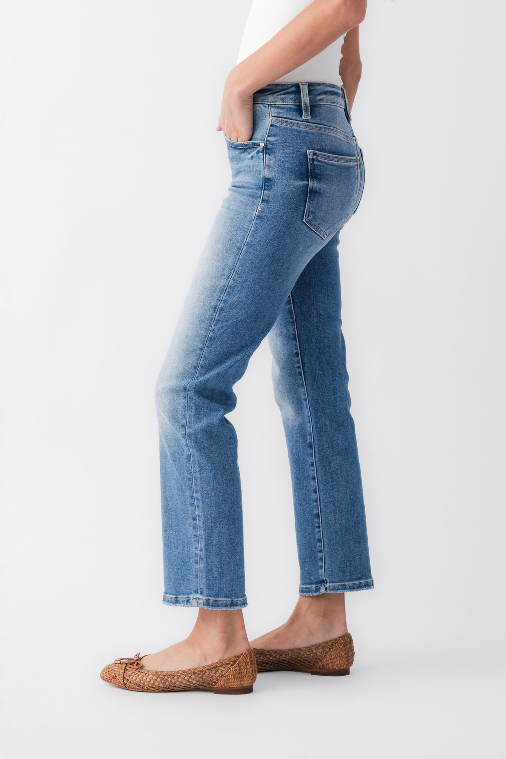 High-rise straight crop jeans in medium-blue denim, clean straight legs, back yoke
