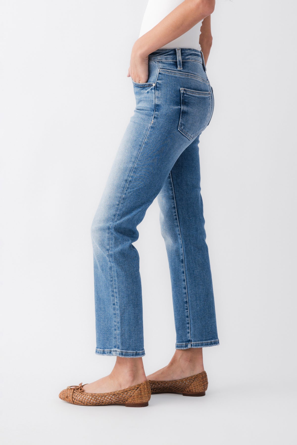 High-rise straight crop jeans in medium-blue denim, clean straight legs, back yoke