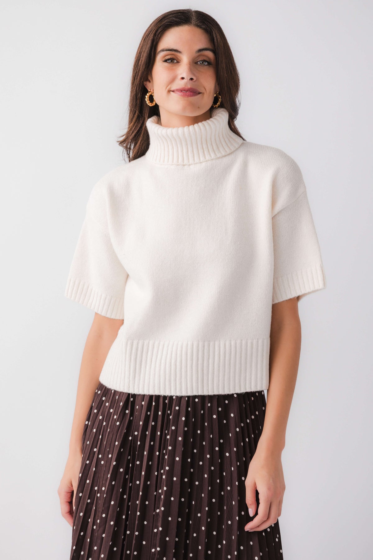 Off-white short-sleeve turtleneck knit sweater with ribbed collar and cuffs