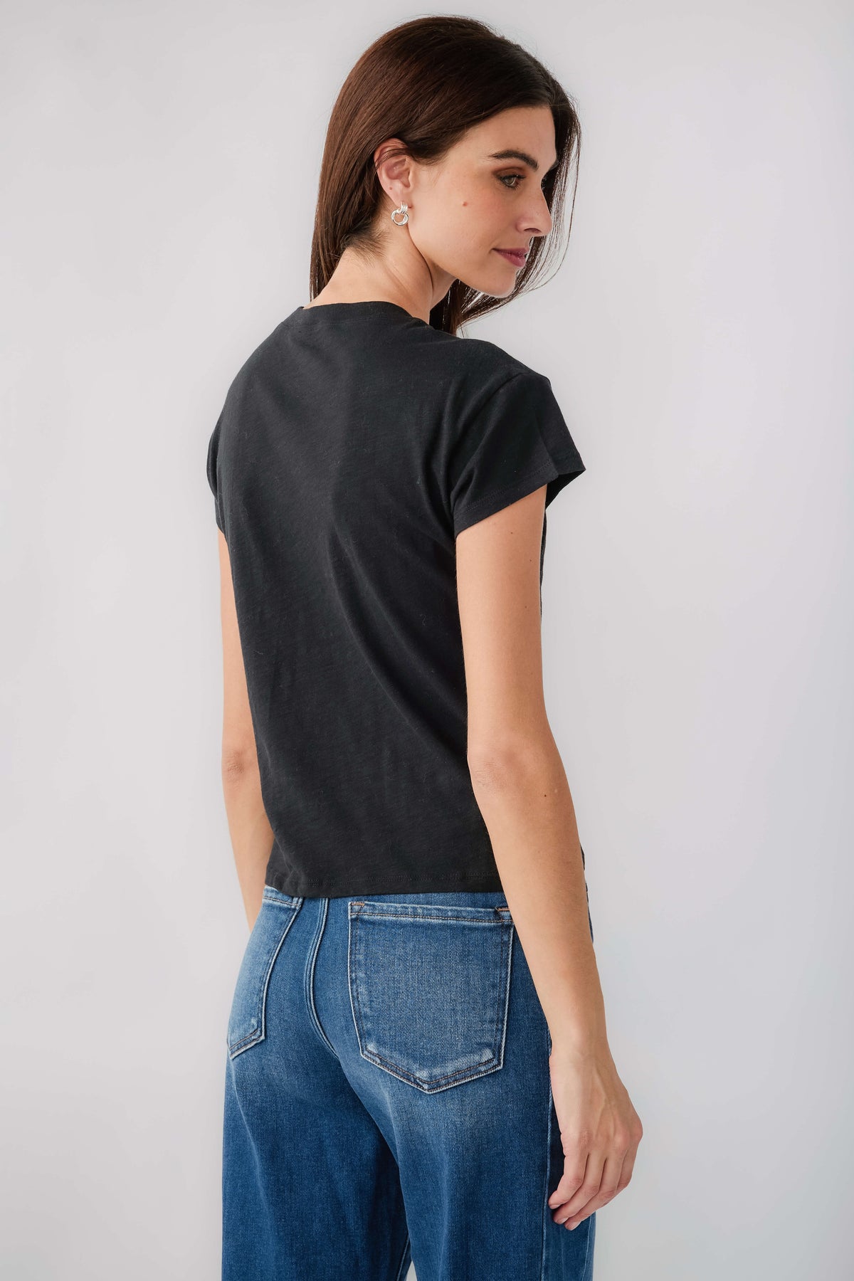 Women's black short-sleeve slub tee, back view
