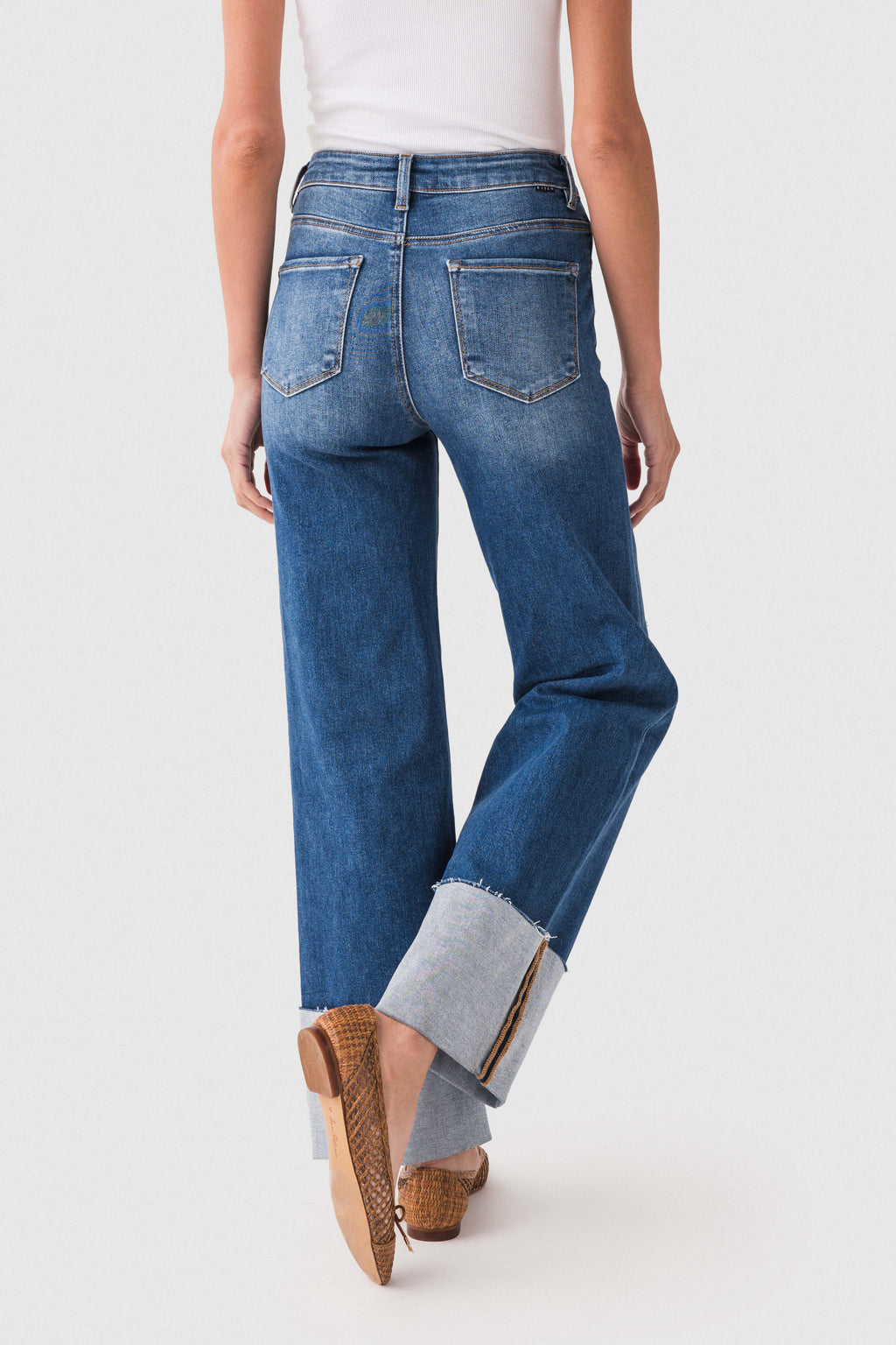 Risen Scout large-cuffed jeans from the back, dark blue denim with cuff hem