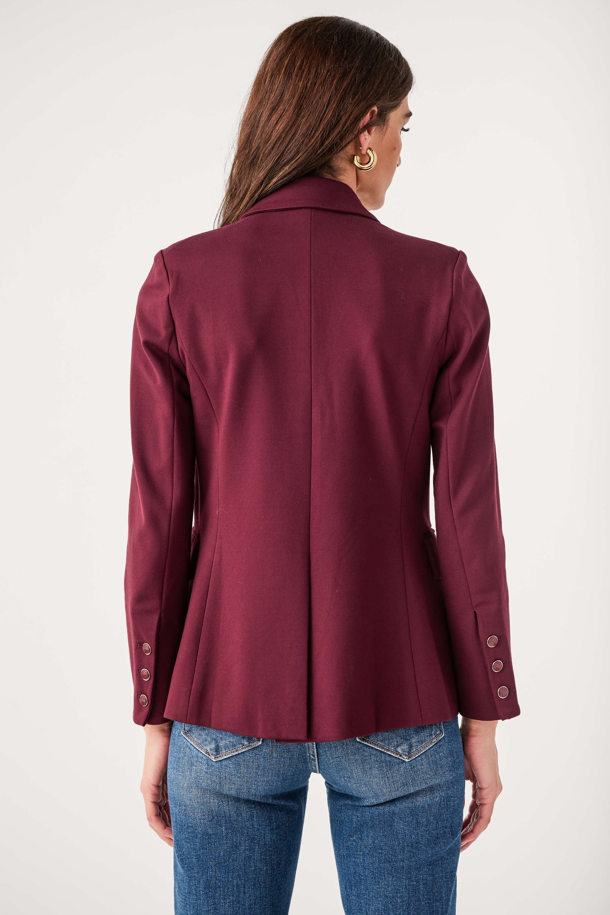 Burgundy double-breasted blazer with back seams and buttoned cuffs