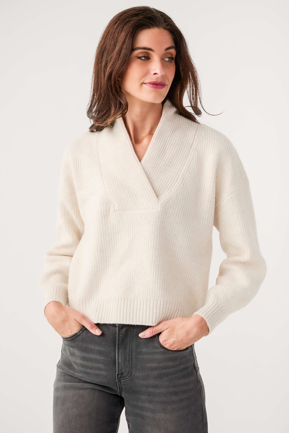 Cream knit shawl-collar V-neck sweater, long sleeves and ribbed detailing