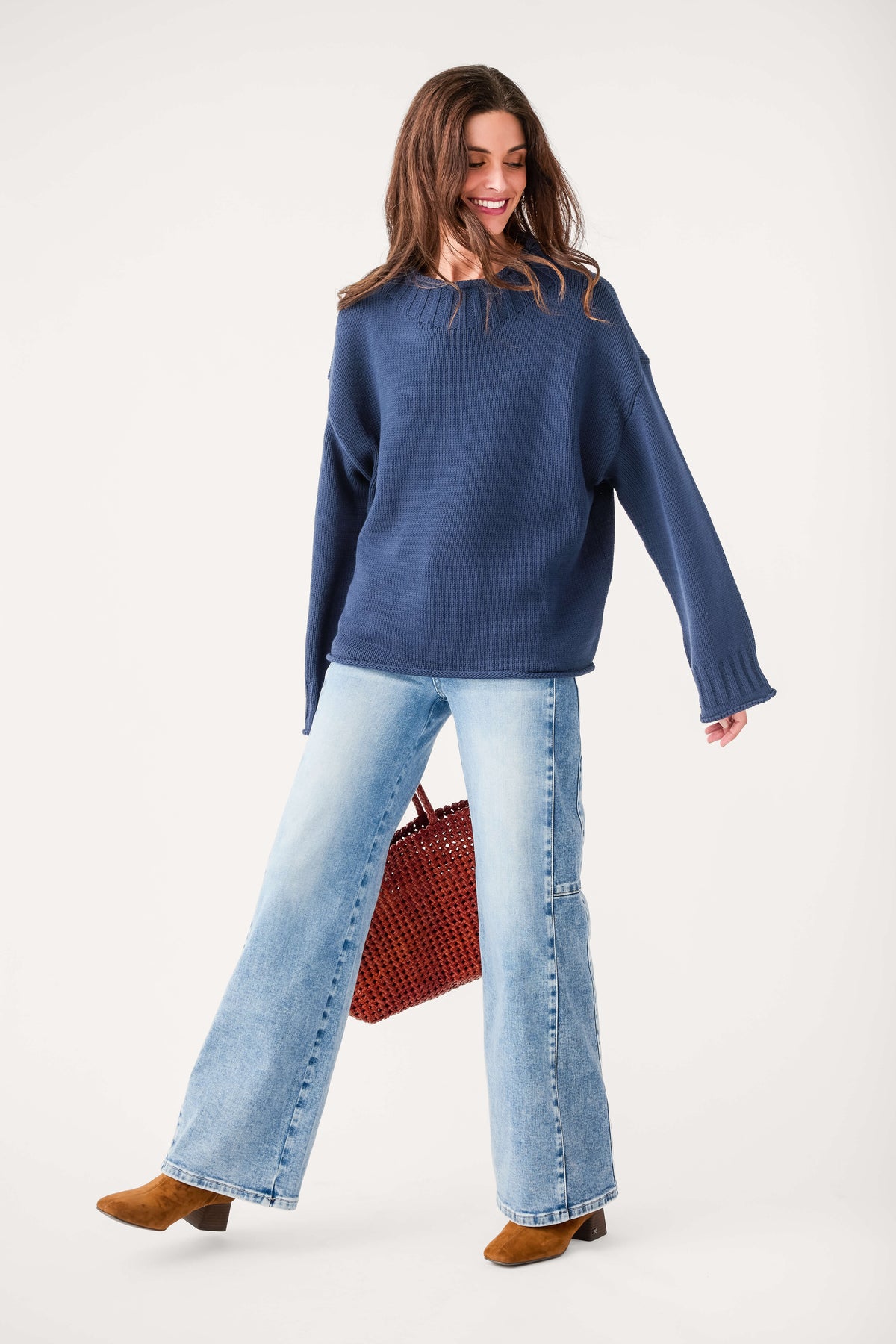 Light-wash wide-leg jeans with high-rise waistband and flared hem
