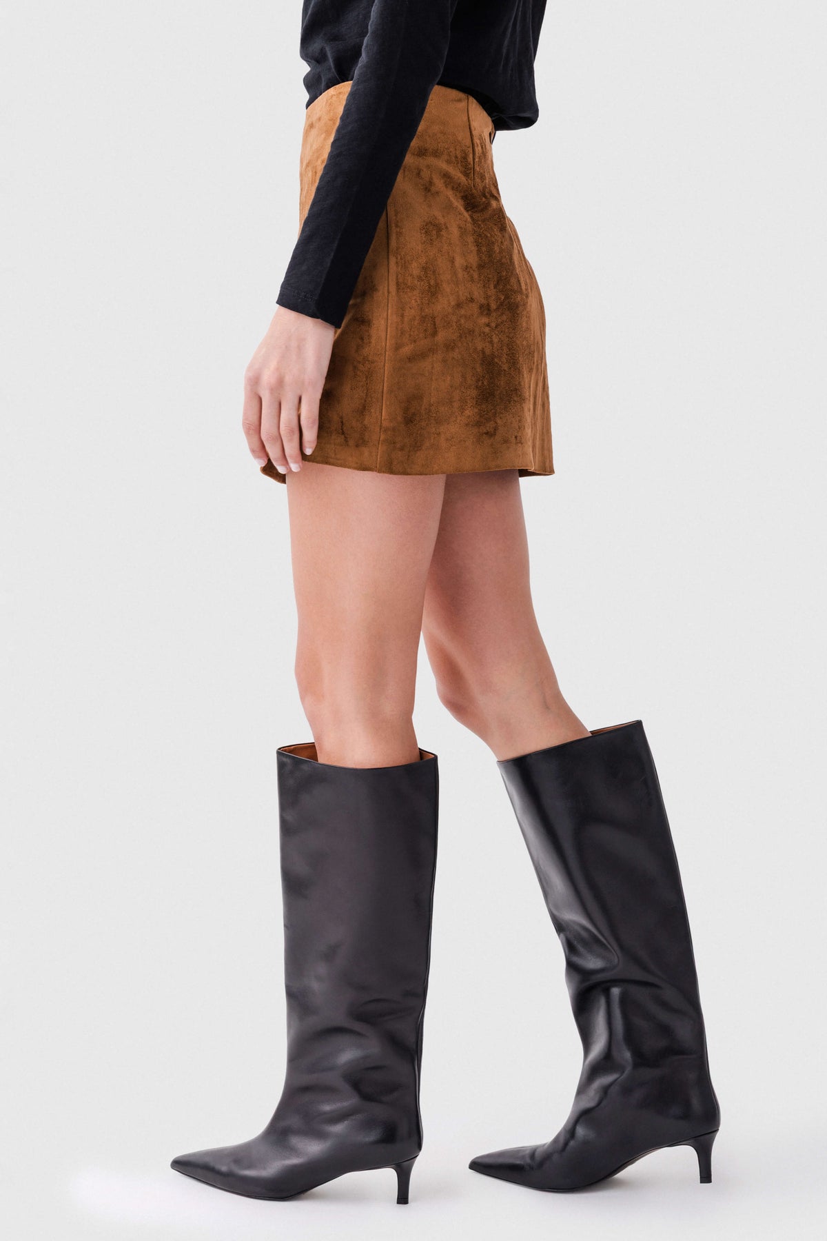 Black leather knee-high boots with slim kitten heel, pull-on style.