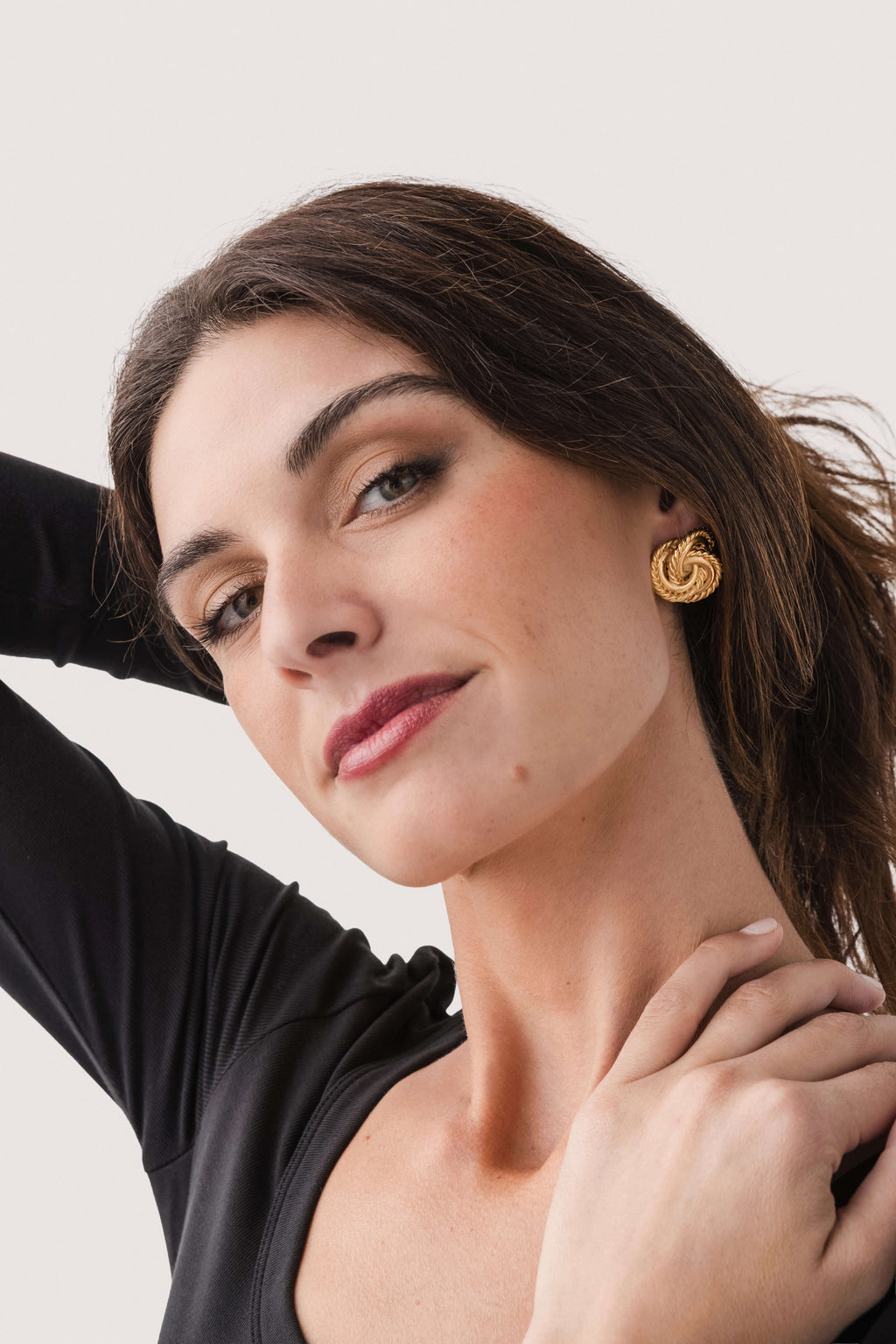 Susan Shaw gold knot stud earrings, twisted rope design