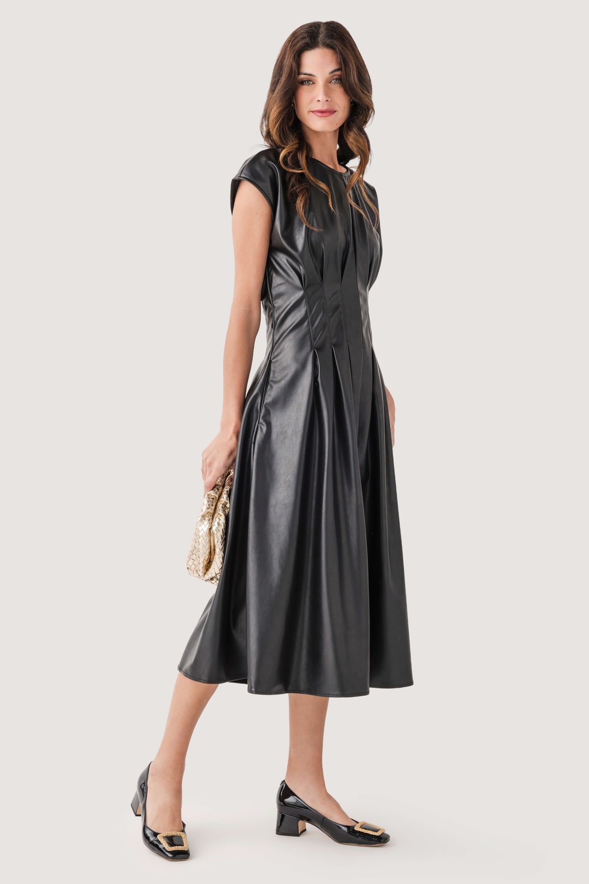 Black faux-leather pleated midi dress, sleeveless, round neck, fitted waist.