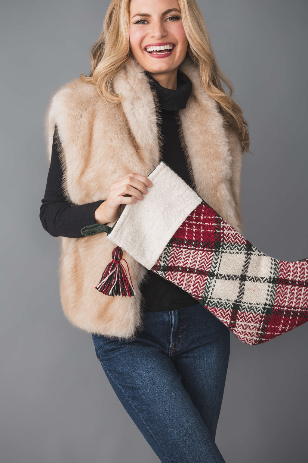 Faux fur vest light beige, sleeveless, with thick plush collar and open front