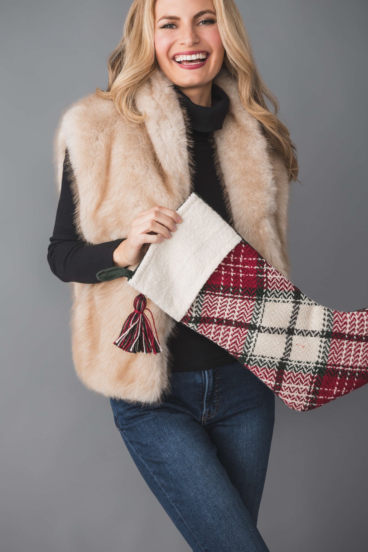 Faux fur vest light beige, sleeveless, with thick plush collar and open front