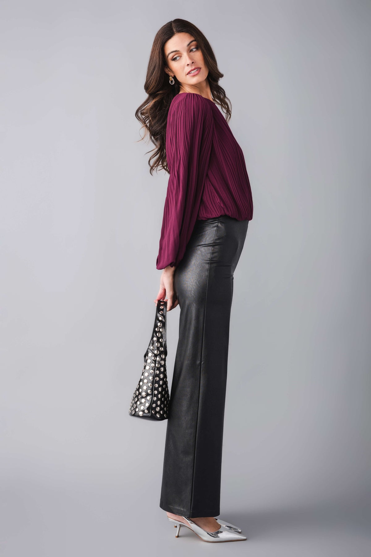 Wine pinch pleated bubble hem top with long balloon sleeves and relaxed fit